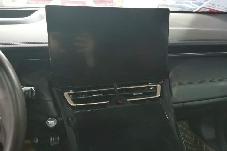 Used Wey Mocha 2021 2.0T Two-Wheel-Drive Ultra-Strong Version Interior 3
