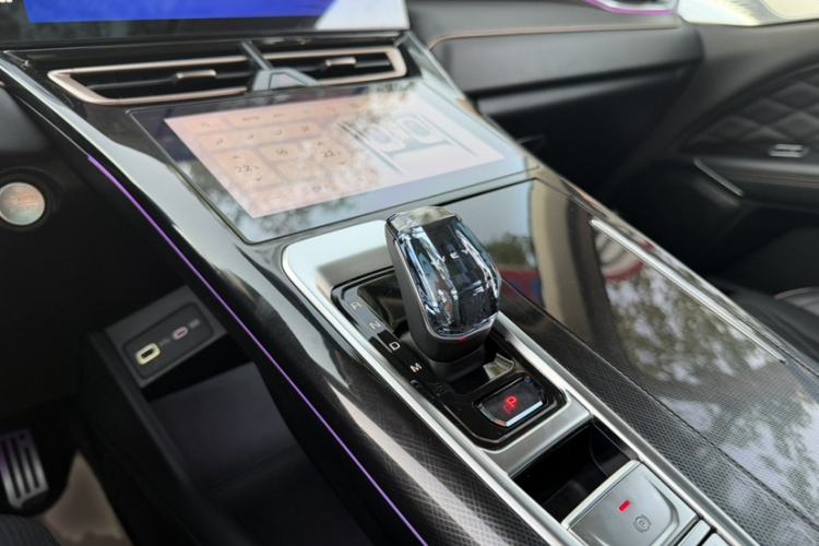 Used Wey Mocha 2021 2.0T Two-Wheel-Drive Premium Edition Interior 4