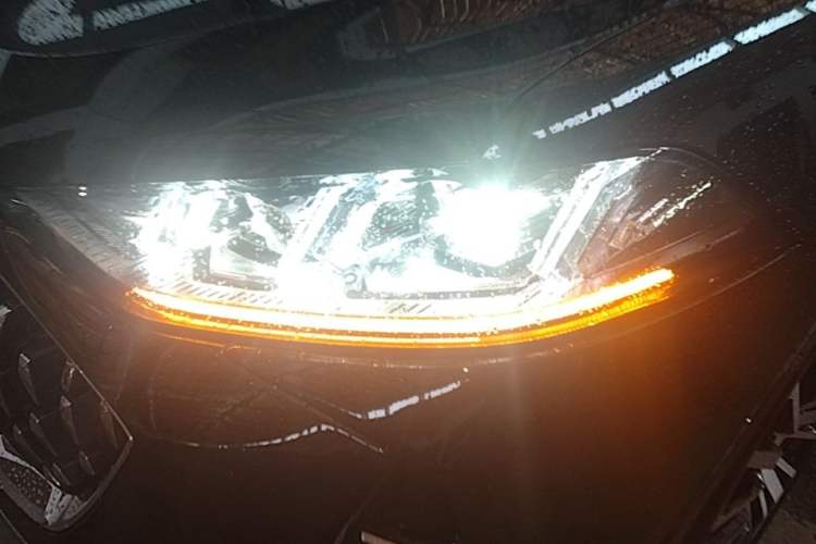 Used Wey Mocha 2021 2.0T Four-Wheel Drive Premium Edition Left Front Headlight