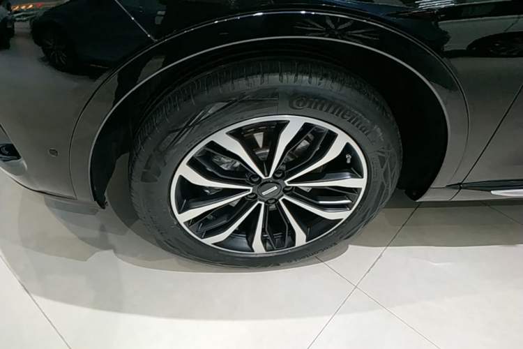 Used Wey Mocha 2021 2.0T Four-Wheel Drive Premium Edition Left Front Wheel Hub