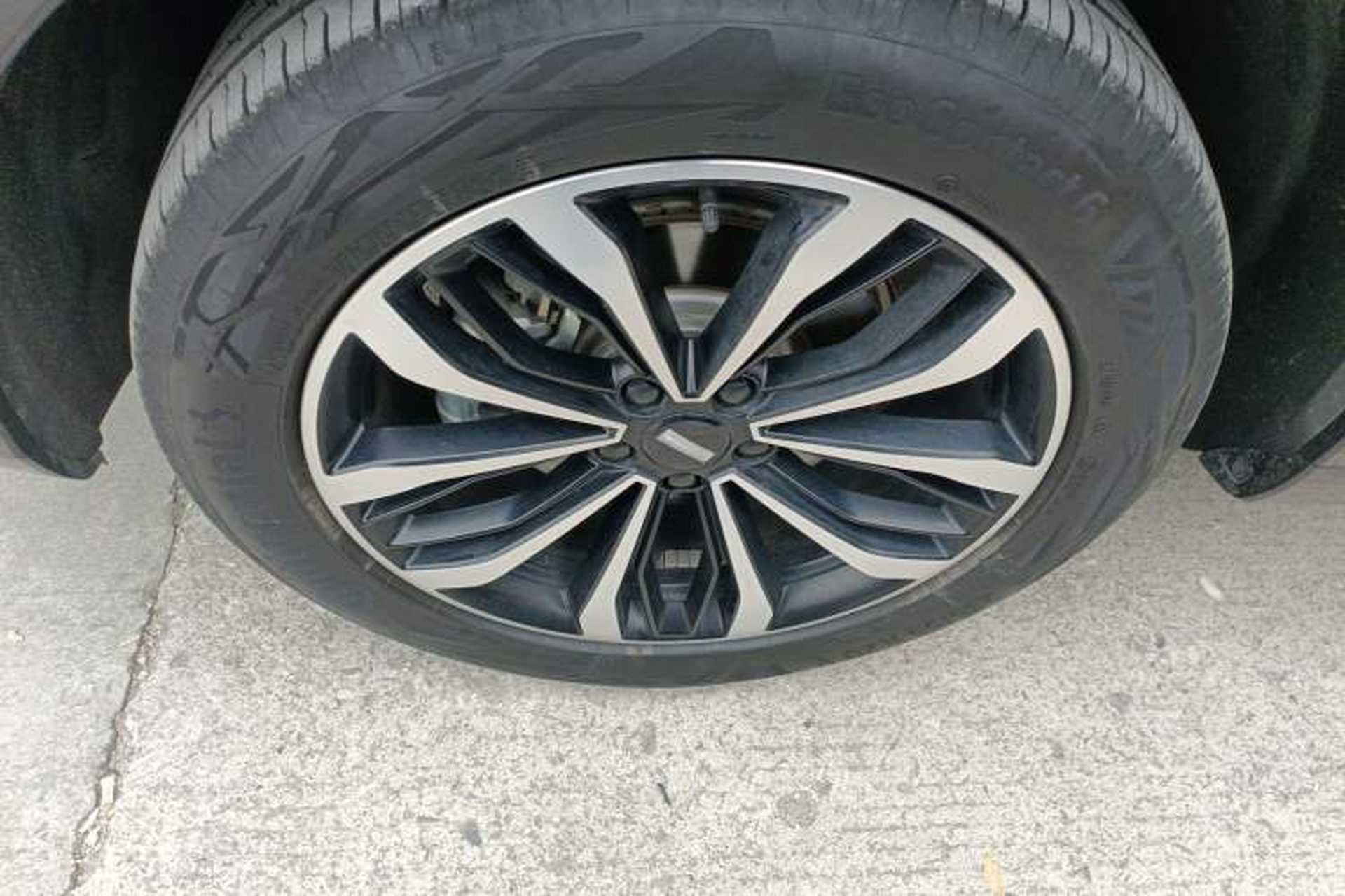 Used Wey Mocha 2021 2.0T Four-Wheel Drive Premium Edition Left Front Wheel Hub