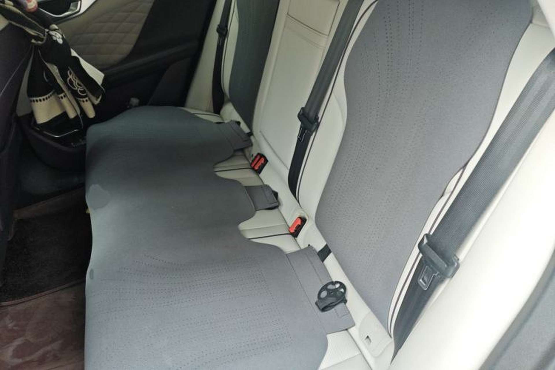 Used Wey Mocha 2021 2.0T Two-Wheel-Drive Ultra-Strong Version Left Rear Seat