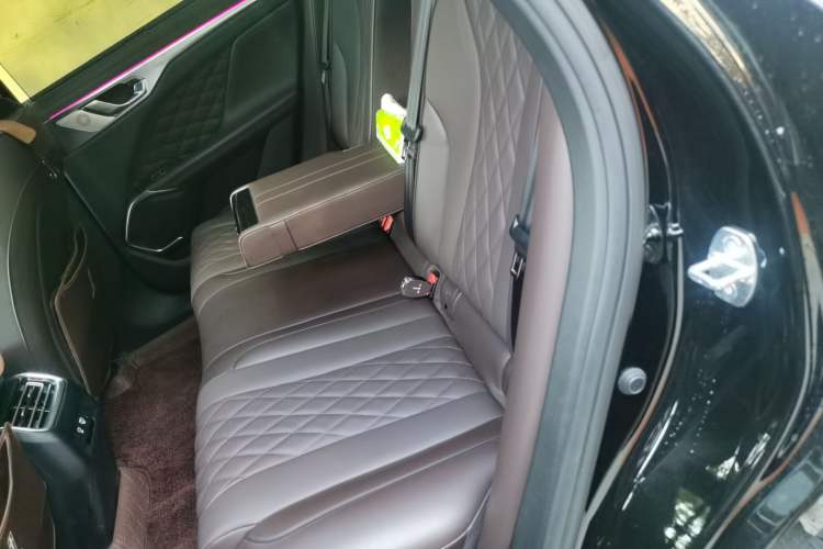 Used Wey Mocha 2021 2.0T Two-Wheel-Drive Premium Edition Left Rear Seat