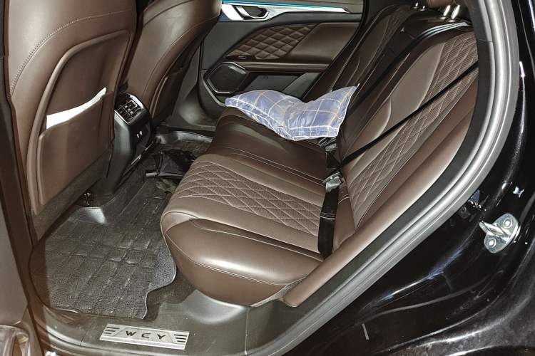 Used Wey Mocha 2021 2.0T Two-Wheel-Drive Premium Edition Left Rear Seat