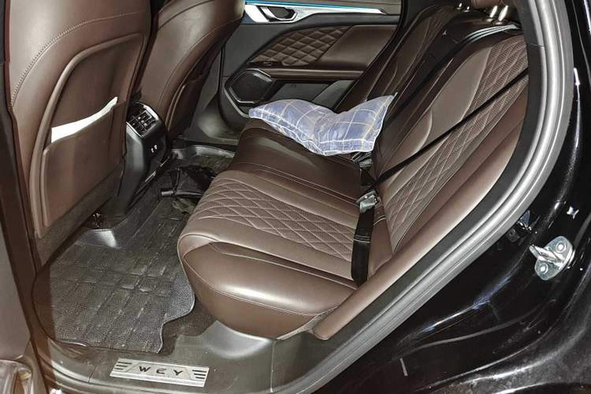 Used Wey Mocha 2021 2.0T Two-Wheel-Drive Premium Edition Left Rear Seat