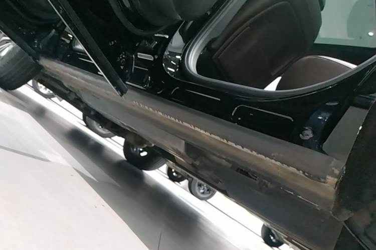Used Wey Mocha 2021 2.0T Four-Wheel Drive Premium Edition Left Side Sill