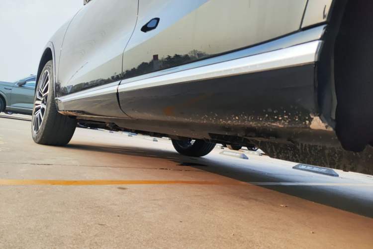 Used Wey Mocha 2021 2.0T Four-Wheel Drive Premium Edition Left Side Sill