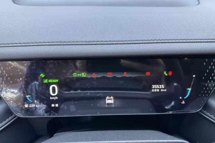 Used Wey Mocha 2021 2.0T Two-Wheel-Drive Premium Edition Odometer Close Up