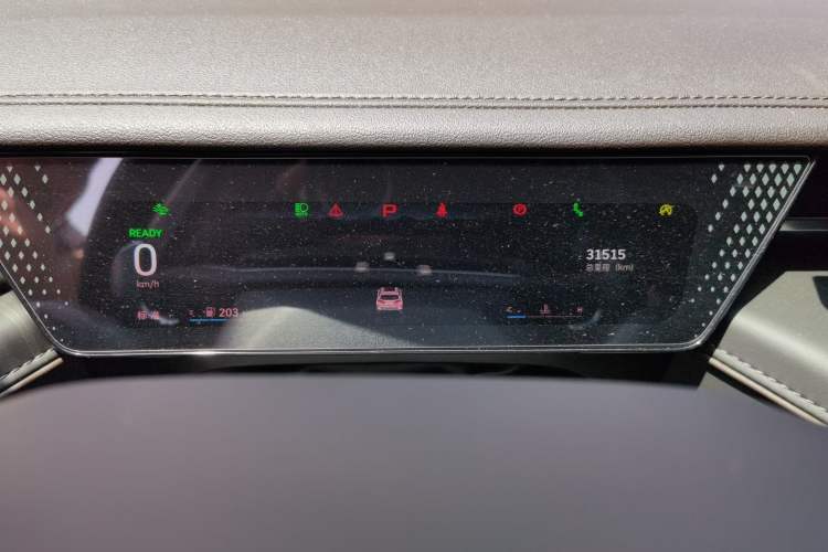 Used Wey Mocha 2021 2.0T Four-Wheel Drive Premium Edition Odometer Close Up