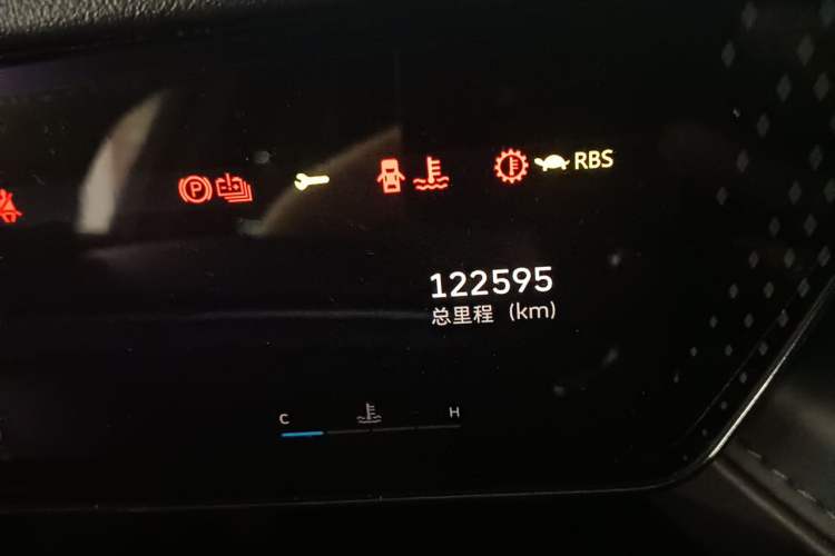 Used Wey Mocha 2021 2.0T Four-Wheel Drive Premium Edition Odometer Close Up