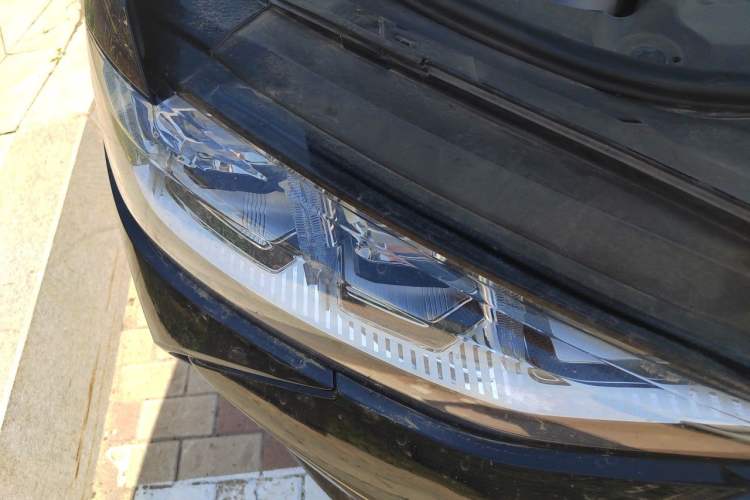 Used Wey Mocha 2021 2.0T Two-Wheel-Drive Premium Edition Right Front Headlight