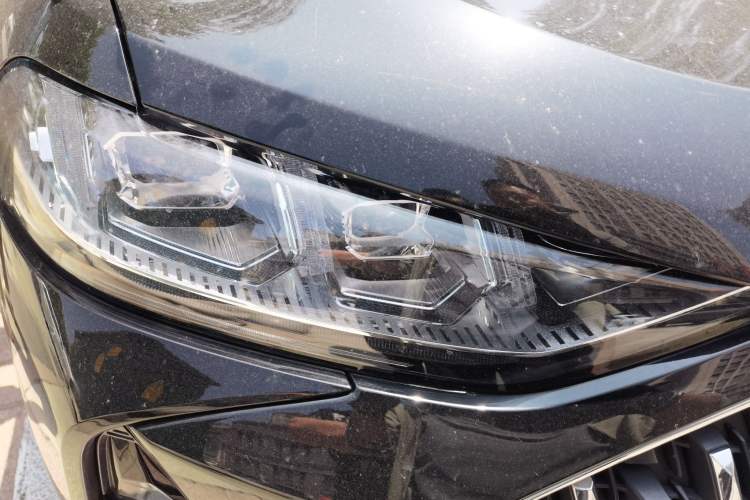 Used Wey Mocha 2021 2.0T Four-Wheel Drive Premium Edition Right Front Headlight