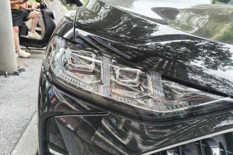 Used Wey Mocha 2021 2.0T Two-Wheel-Drive Premium Edition Right Front Headlight