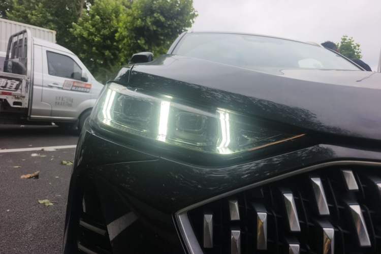 Used Wey Mocha 2021 2.0T Four-Wheel Drive Premium Edition Right Front Headlight
