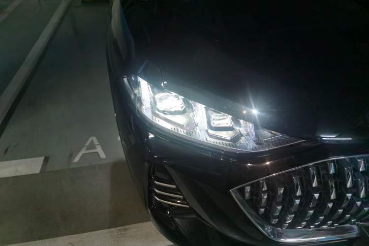 Used Wey Mocha 2021 2.0T Two-Wheel-Drive Premium Edition Right Front Headlight