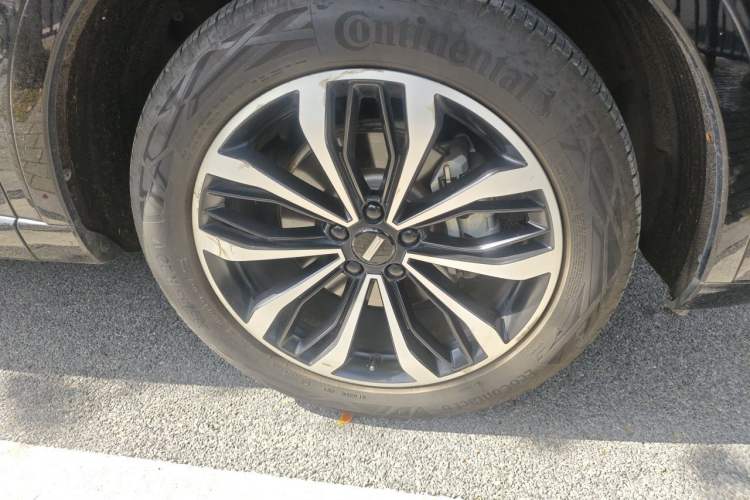 Used Wey Mocha 2021 2.0T Four-Wheel Drive Premium Edition Right Front Wheel Hub