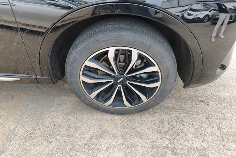 Used Wey Mocha 2021 2.0T Two-Wheel-Drive Premium Edition Right Front Wheel Hub