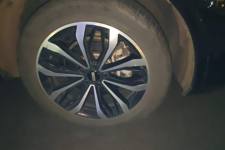 Used Wey Mocha 2021 2.0T Two-Wheel-Drive Ultra-Strong Version Right Front Wheel Hub