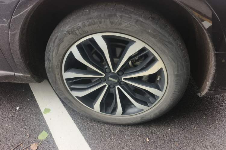 Used Wey Mocha 2021 2.0T Four-Wheel Drive Premium Edition Right Front Wheel Hub