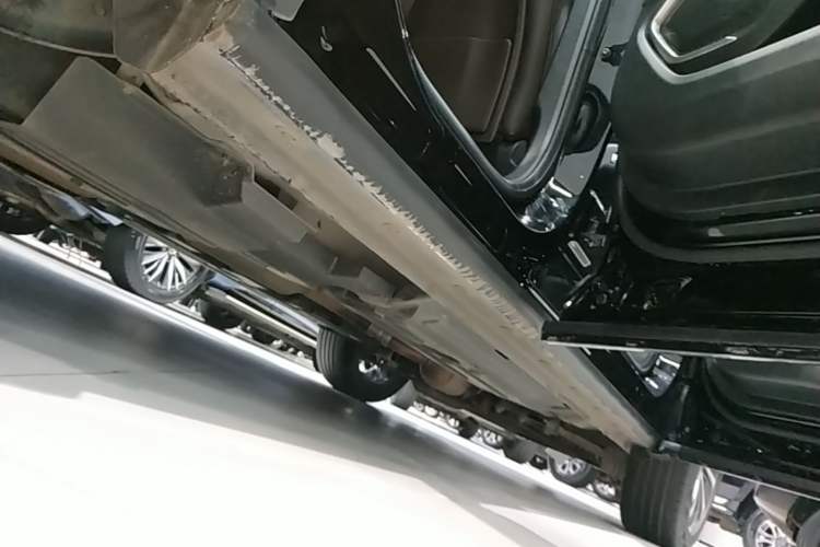 Used Wey Mocha 2021 2.0T Four-Wheel Drive Premium Edition Right Side Sill