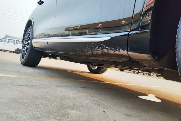 Used Wey Mocha 2021 2.0T Four-Wheel Drive Premium Edition Right Side Sill
