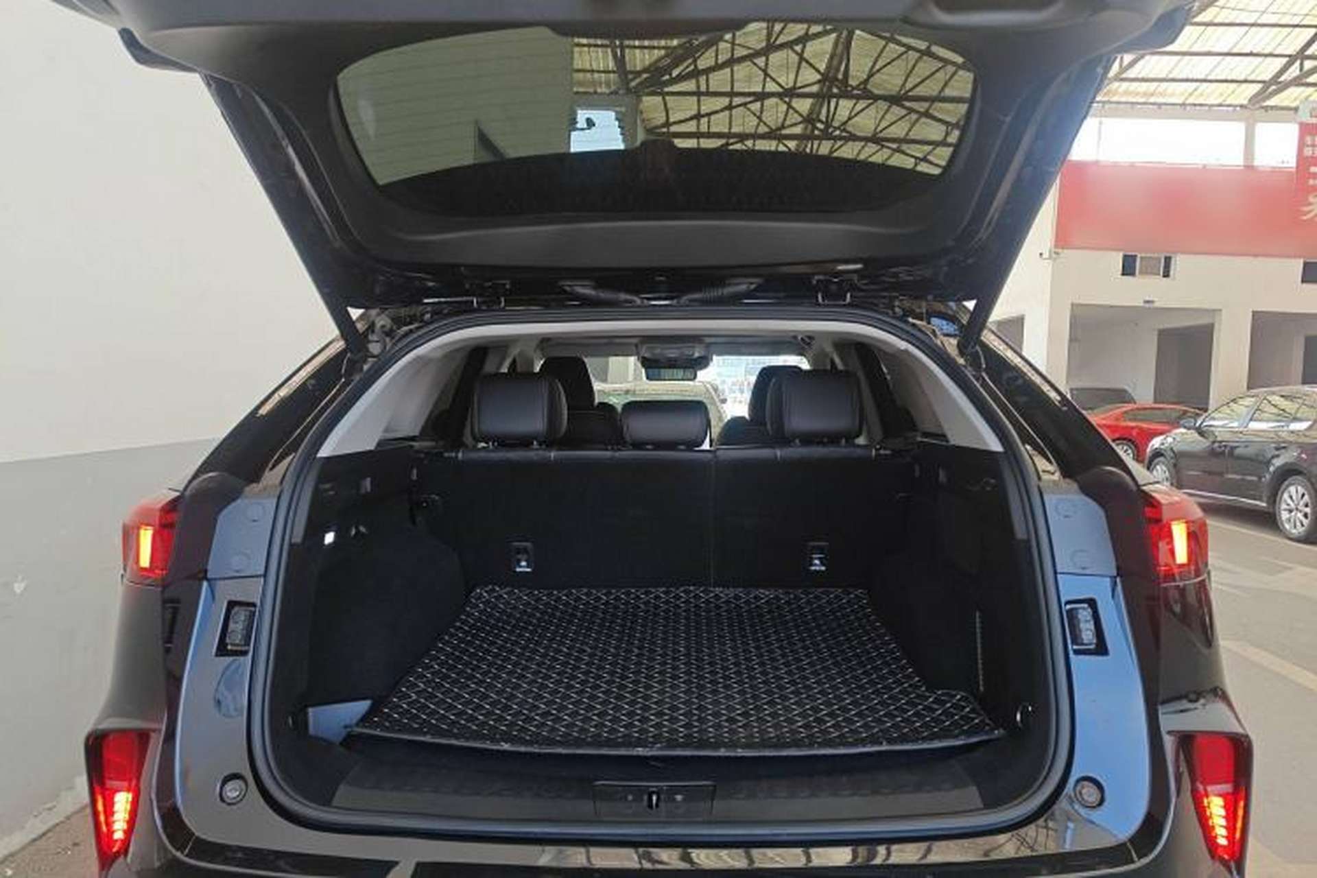 Used Wey Mocha 2021 2.0T Four-Wheel Drive Premium Edition Trunk