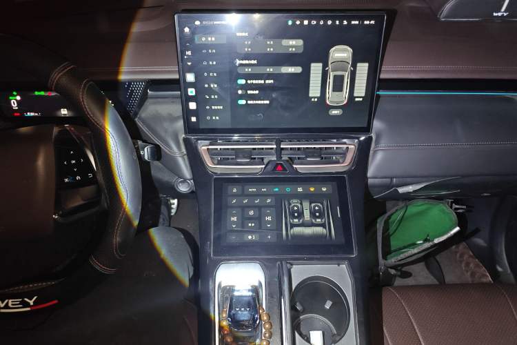 Used Wey Mocha 2021 2.0T Four-Wheel Drive Premium Edition Audio And AC Panel