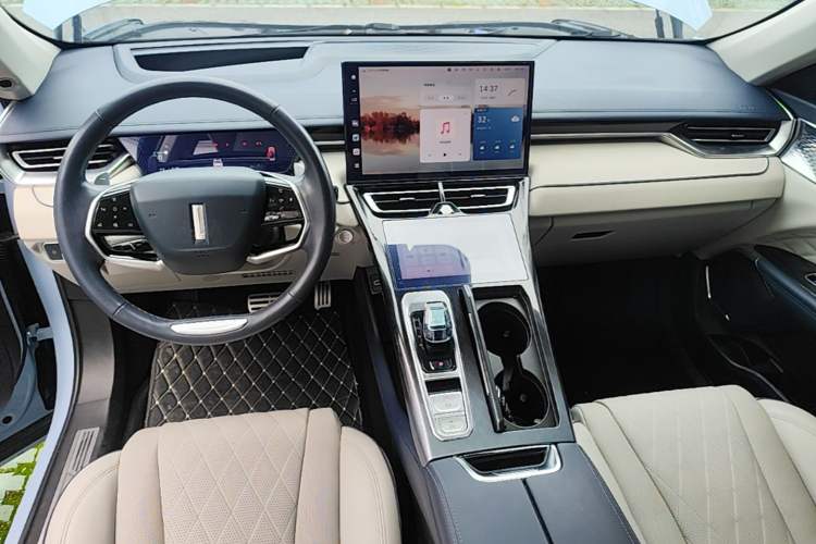 Used Wey Mocha 2021 2.0T Two-Wheel-Drive Premium Edition Audio And AC Panel