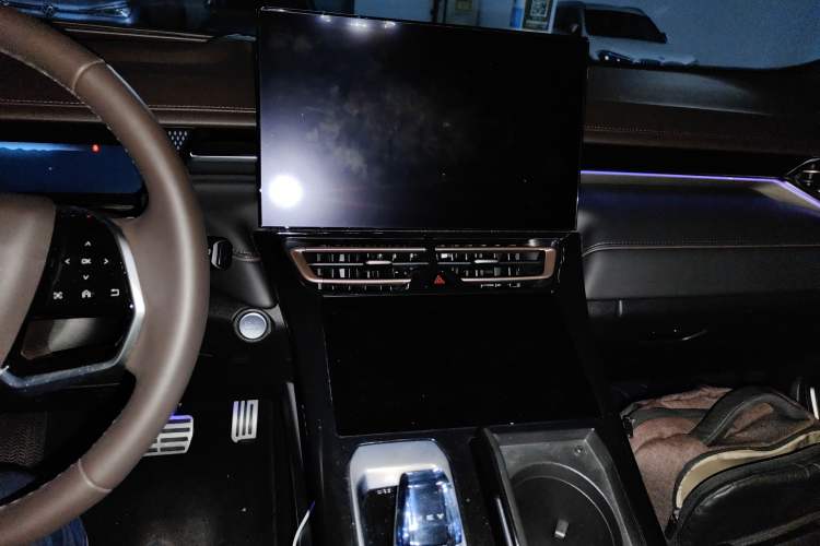 Used Wey Mocha 2021 2.0T Four-Wheel Drive Premium Edition Audio And AC Panel