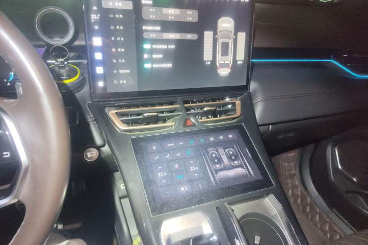 Used Wey Mocha 2021 2.0T Four-Wheel Drive Premium Edition Audio And AC Panel
