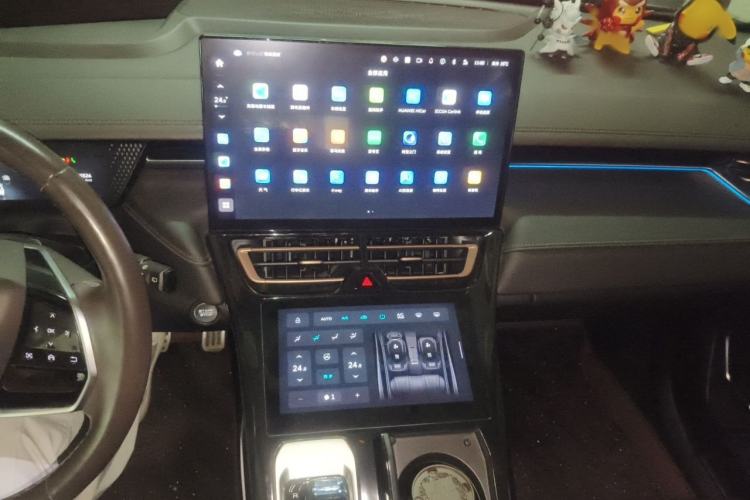 Used Wey Mocha 2021 2.0T Two-Wheel-Drive Premium Edition Audio And AC Panel