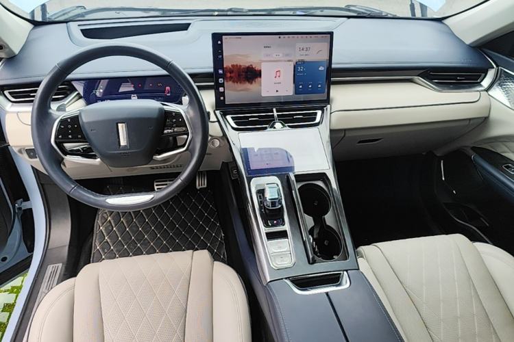 Used Wey Mocha 2021 2.0T Two-Wheel-Drive Premium Edition Center Console