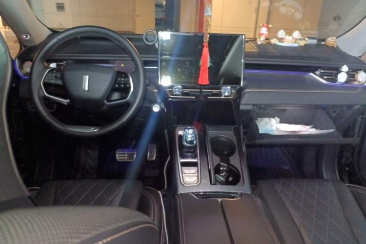 Used Wey Mocha 2021 2.0T Two-Wheel-Drive Premium Edition Center Console
