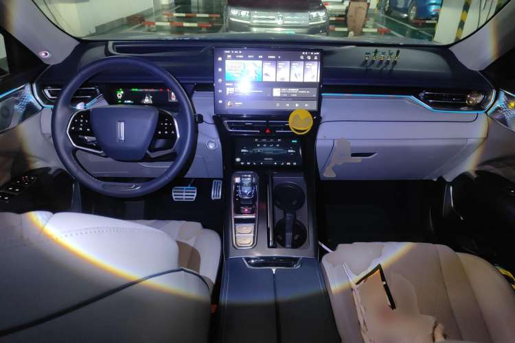 Used Wey Mocha 2021 2.0T Two-Wheel-Drive Premium Edition Center Console