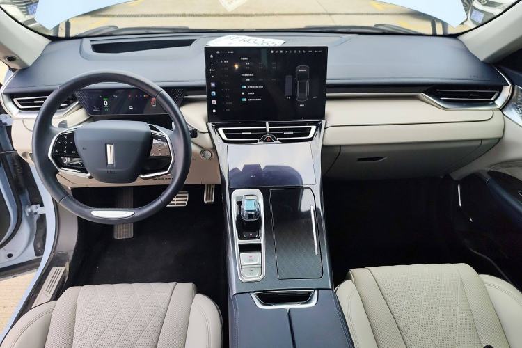 Used Wey Mocha 2021 2.0T Four-Wheel Drive Premium Edition Center Console