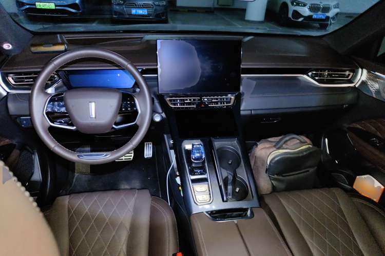 Used Wey Mocha 2021 2.0T Four-Wheel Drive Premium Edition Center Console