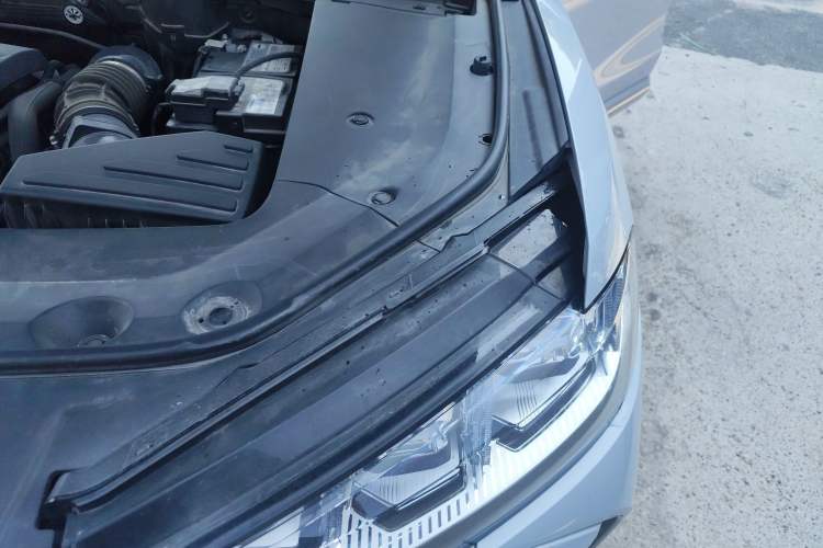 Used Wey Mocha 2021 2.0T Two-Wheel Drive Special Edition Engine Bay Left