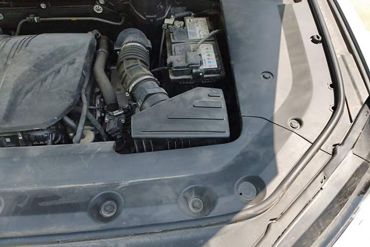Used Wey Mocha 2021 2.0T Two-Wheel-Drive Premium Edition Engine Bay Left