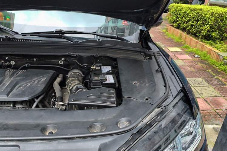 Used Wey Mocha 2021 2.0T Four-Wheel Drive Premium Edition Engine Bay Left
