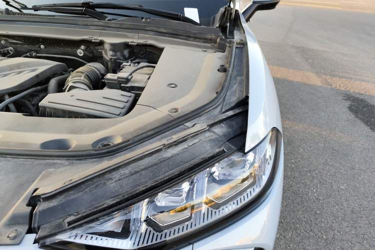 Used Wey Mocha 2021 2.0T Two-Wheel-Drive Premium Edition Engine Bay Left
