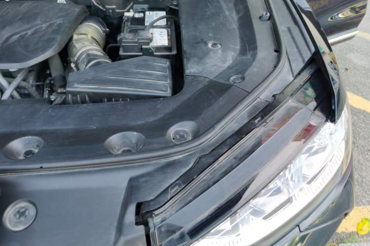 Used Wey Mocha 2021 2.0T Two-Wheel-Drive Premium Edition Engine Bay Left