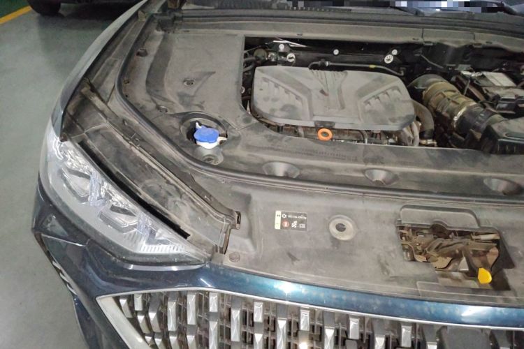 Used Wey Mocha 2021 2.0T Two-Wheel-Drive Premium Edition Engine Bay Right