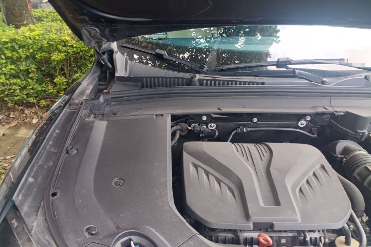 Used Wey Mocha 2021 2.0T Two-Wheel-Drive Premium Edition Engine Bay Right