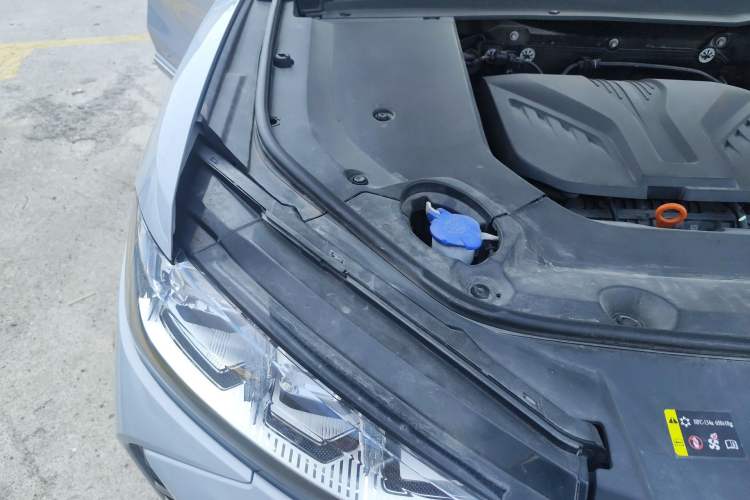 Used Wey Mocha 2021 2.0T Two-Wheel Drive Special Edition Engine Bay Right