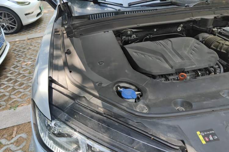 Used Wey Mocha 2021 2.0T Two-Wheel-Drive Premium Edition Engine Bay Right