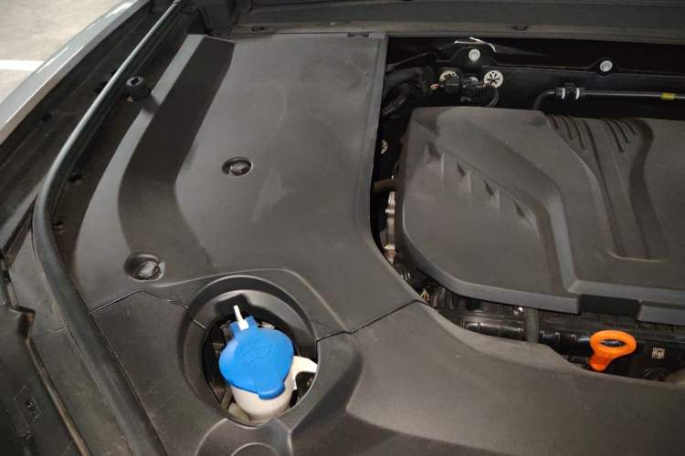 Used Wey Mocha 2021 2.0T Two-Wheel-Drive Premium Edition Engine Bay Right