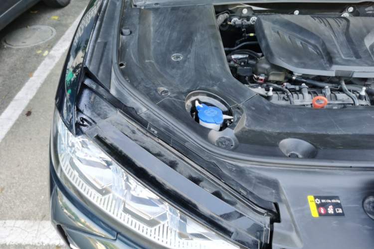 Used Wey Mocha 2021 2.0T Two-Wheel-Drive Premium Edition Engine Bay Right