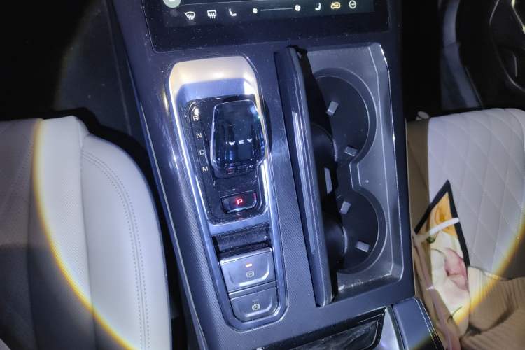 Used Wey Mocha 2021 2.0T Two-Wheel-Drive Premium Edition Gear Lever