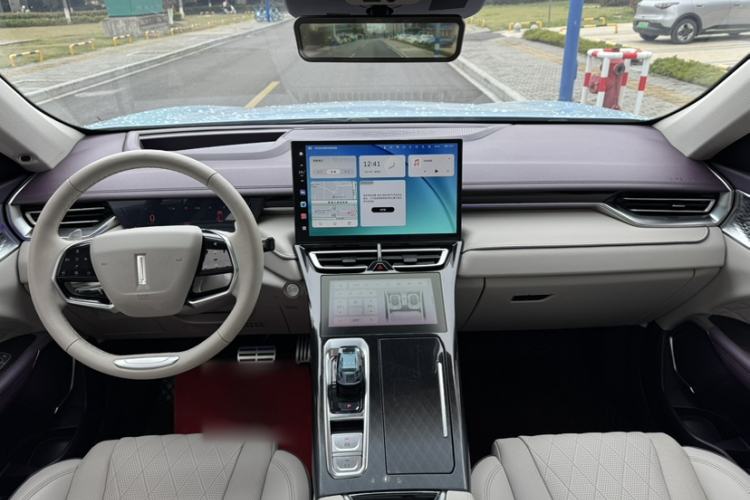 Used Wey Mocha 2021 2.0T Four-Wheel Drive Premium Edition Interior 1