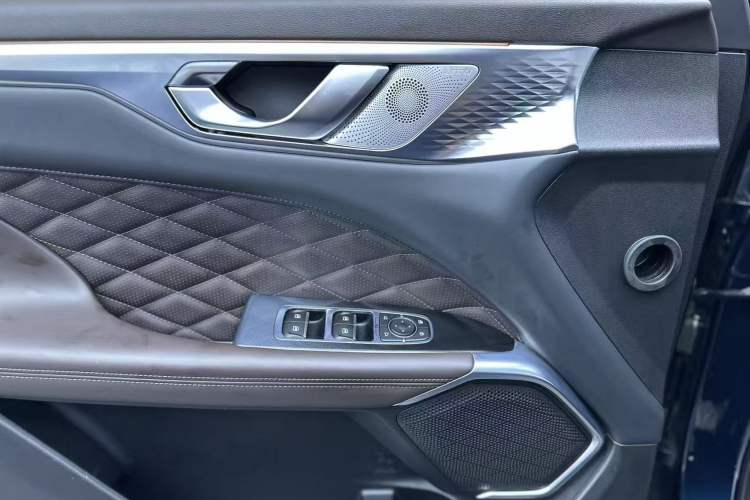 Used Wey Mocha 2021 2.0T Two-Wheel-Drive Premium Edition Interior 10